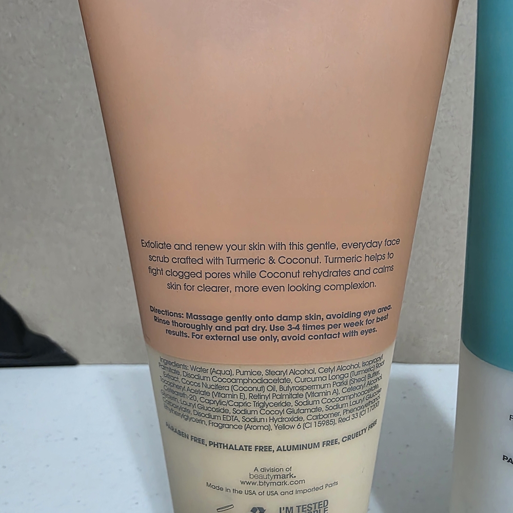 Exfoliating Facial Scrub - Turmeric & Coconut - Picture 2 of 3